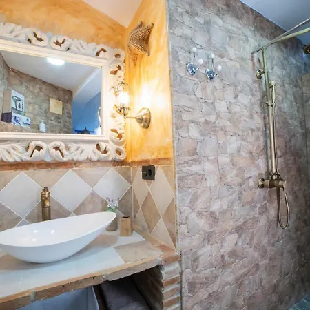La Veguilla Deluxe Jacuzzi Apartment *