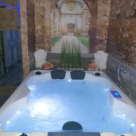 La Veguilla Deluxe Jacuzzi Apartment *