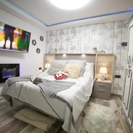 La Veguilla Deluxe Jacuzzi דירה *